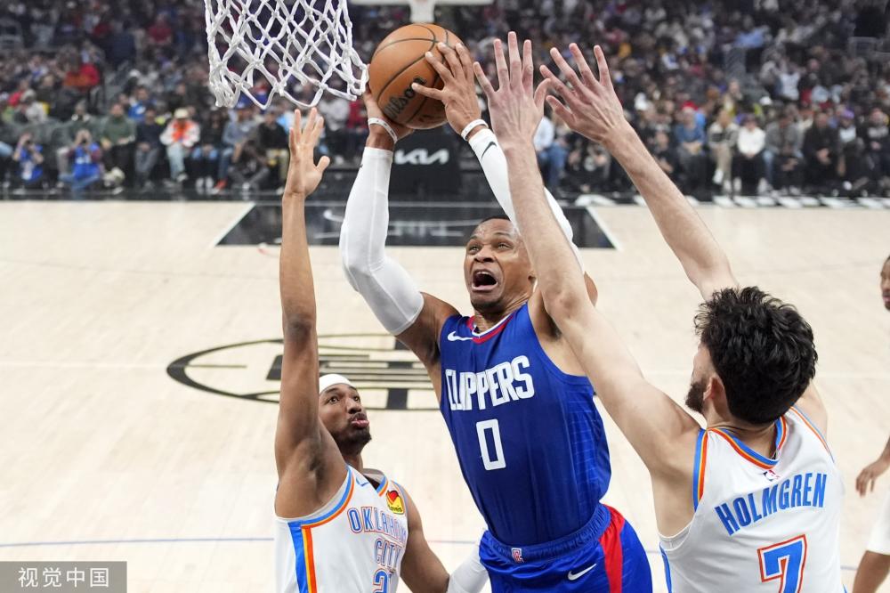 在门前悬挂 在门前悬挂