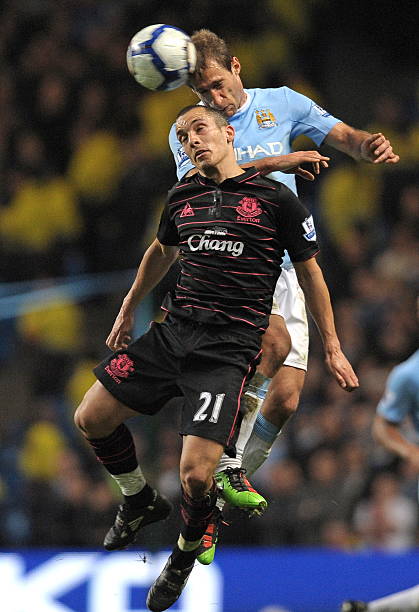 为之哗然 为之哗然